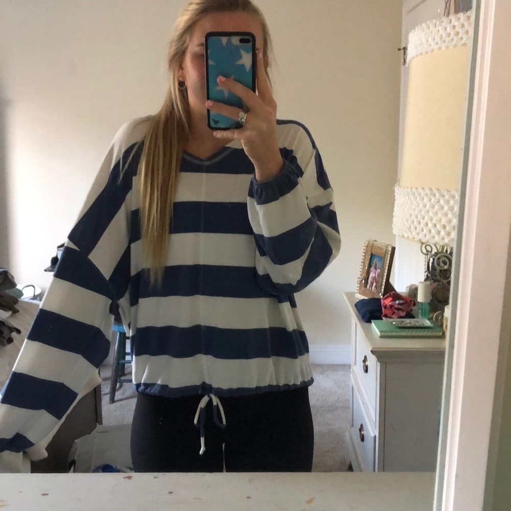Arie sweatshirt!! blue and white striped, size M
